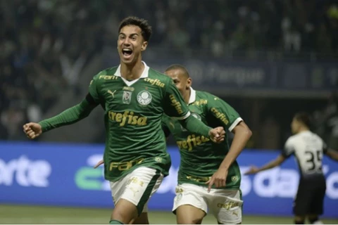  منافس الأهلي في المونديال.. جوهرة بالميراس يشعل ميركاتو إنجلترا